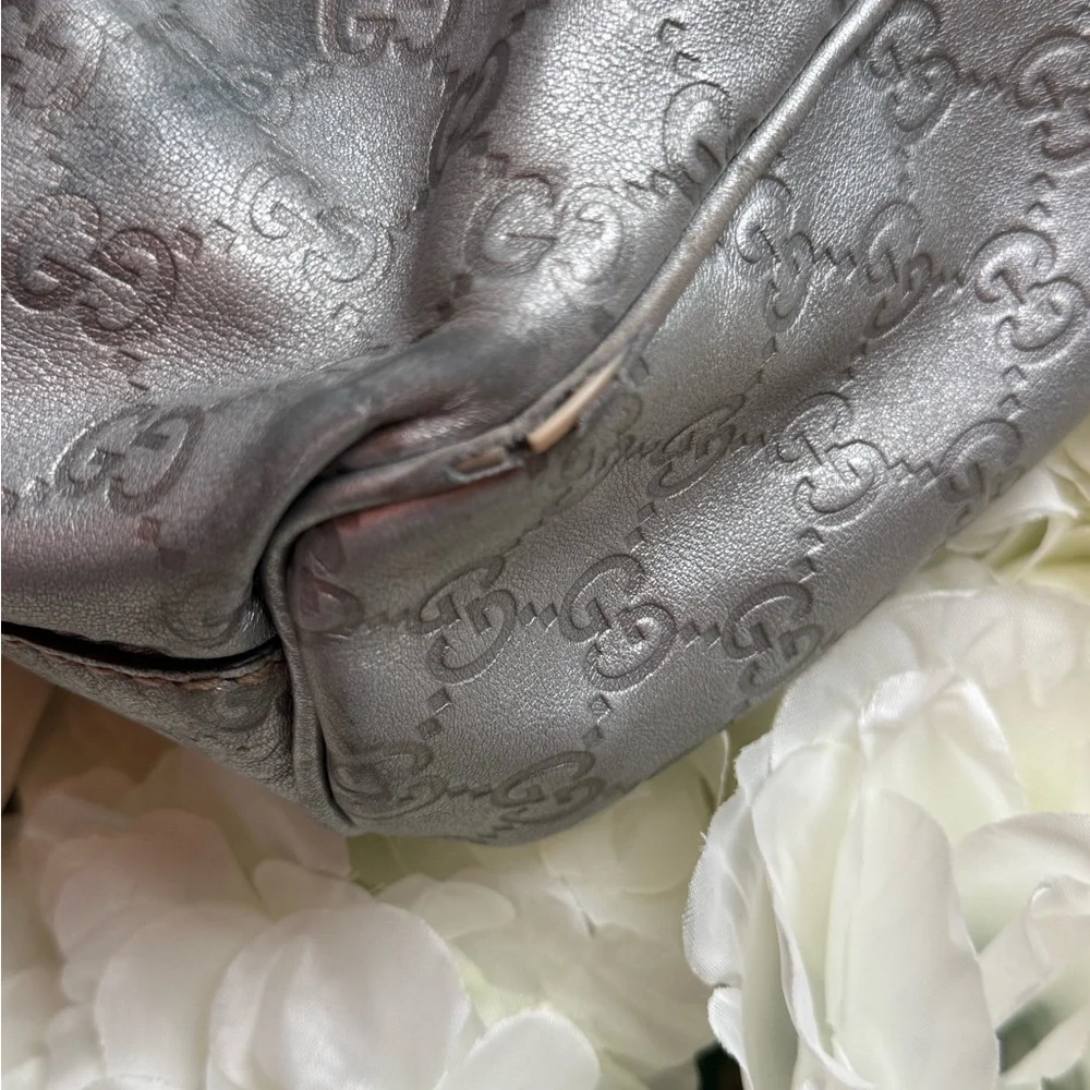 Gucci Sukey Metallic Silver Shoulder Bag With Charm- Authentic - Picture 5 of 17